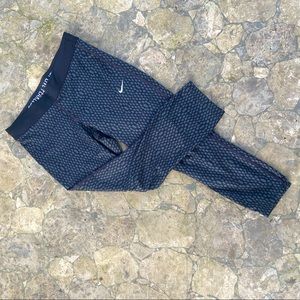 Nike dri-fit capri leggings. Barely used!